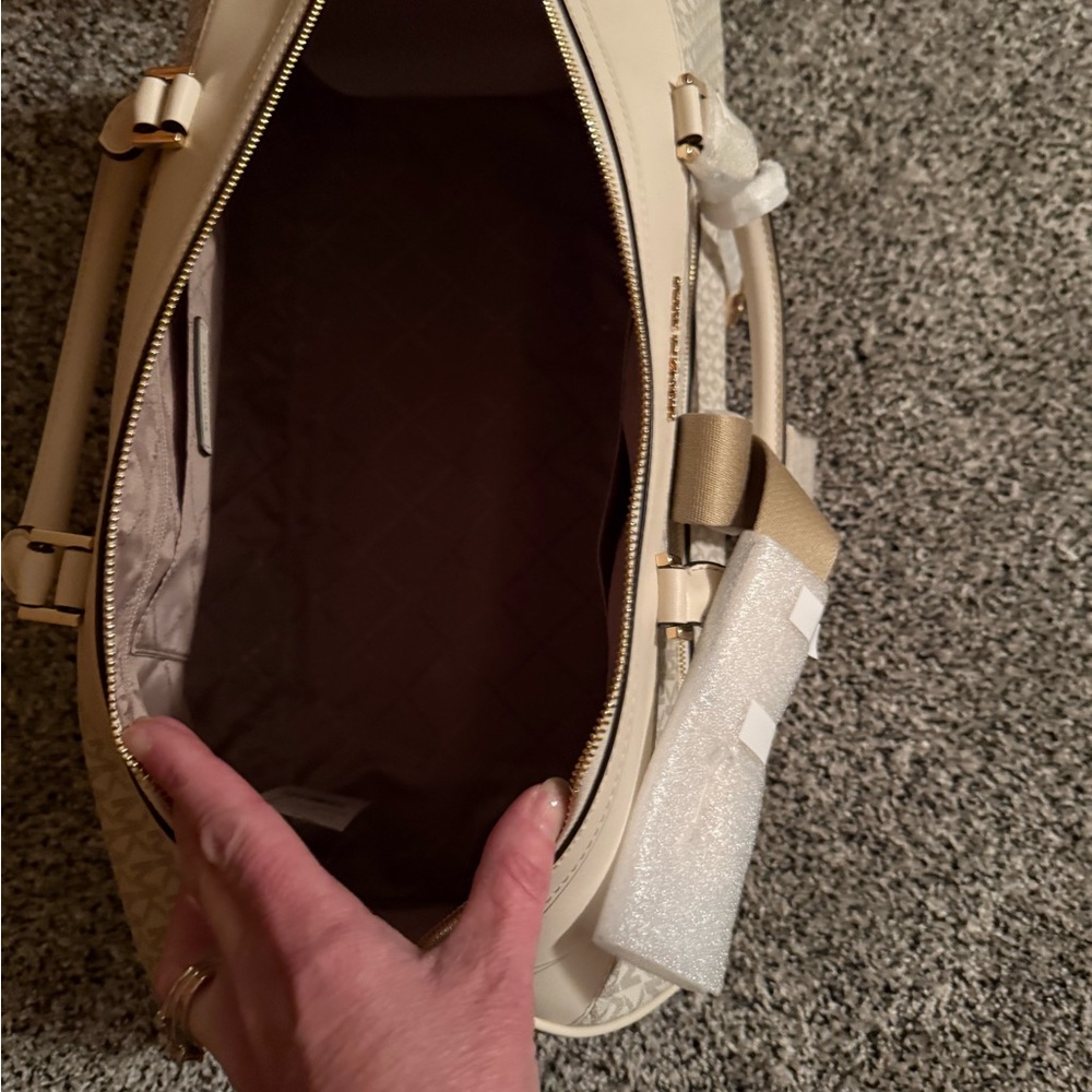 Michael Kors Cream Multi Trolley and duffle bag - Picture 4 of 14